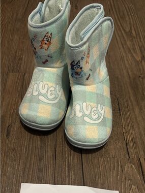 Bluey slipped boots